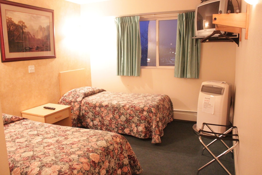 Windbreak Hotel - photo 2