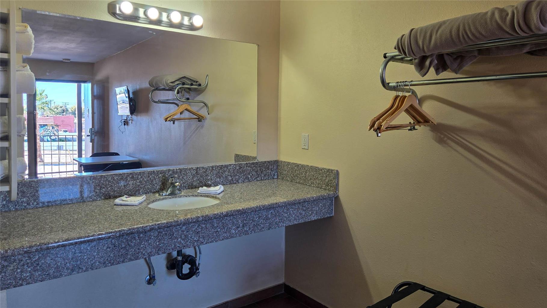 Motel 6 Blythe CA South - photo 47
