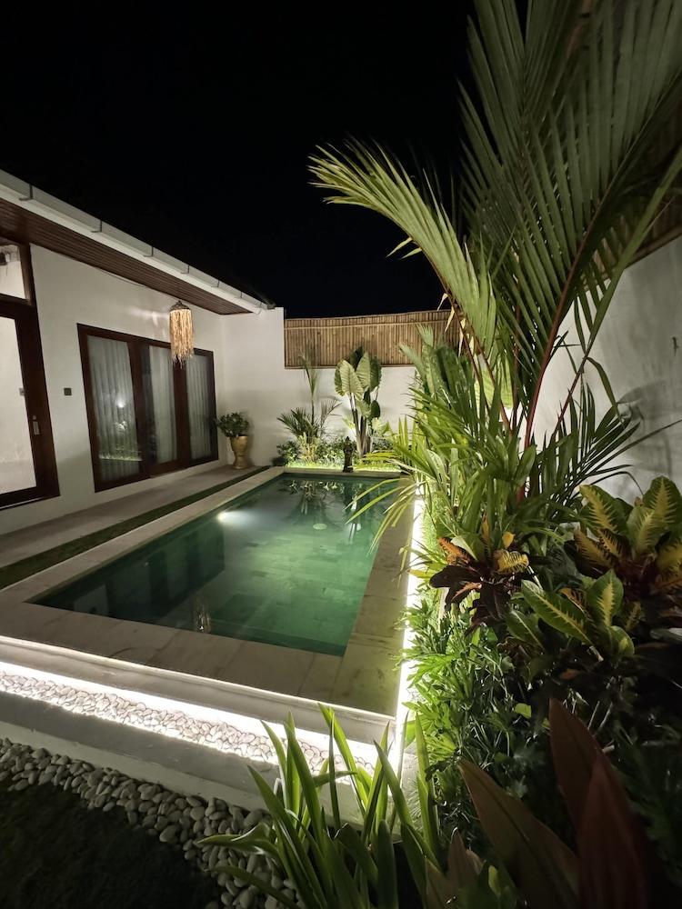 Villa Flora Seseh area — 4-Star Luxury Hotel in Canggu, Indonesia
