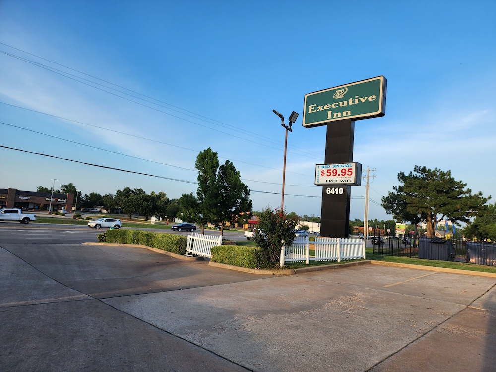 Executive Inn - photo 13