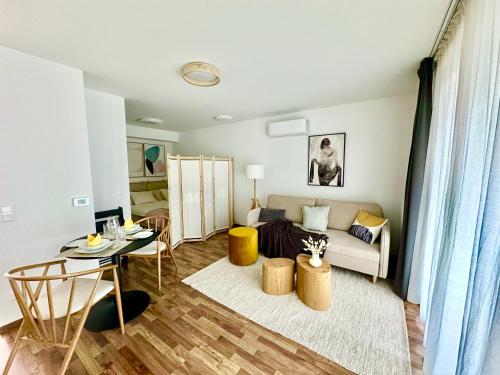 River Passage Budapest Garage AC Balcony — 4-Star Luxury Hotel in Budapest, Hungary