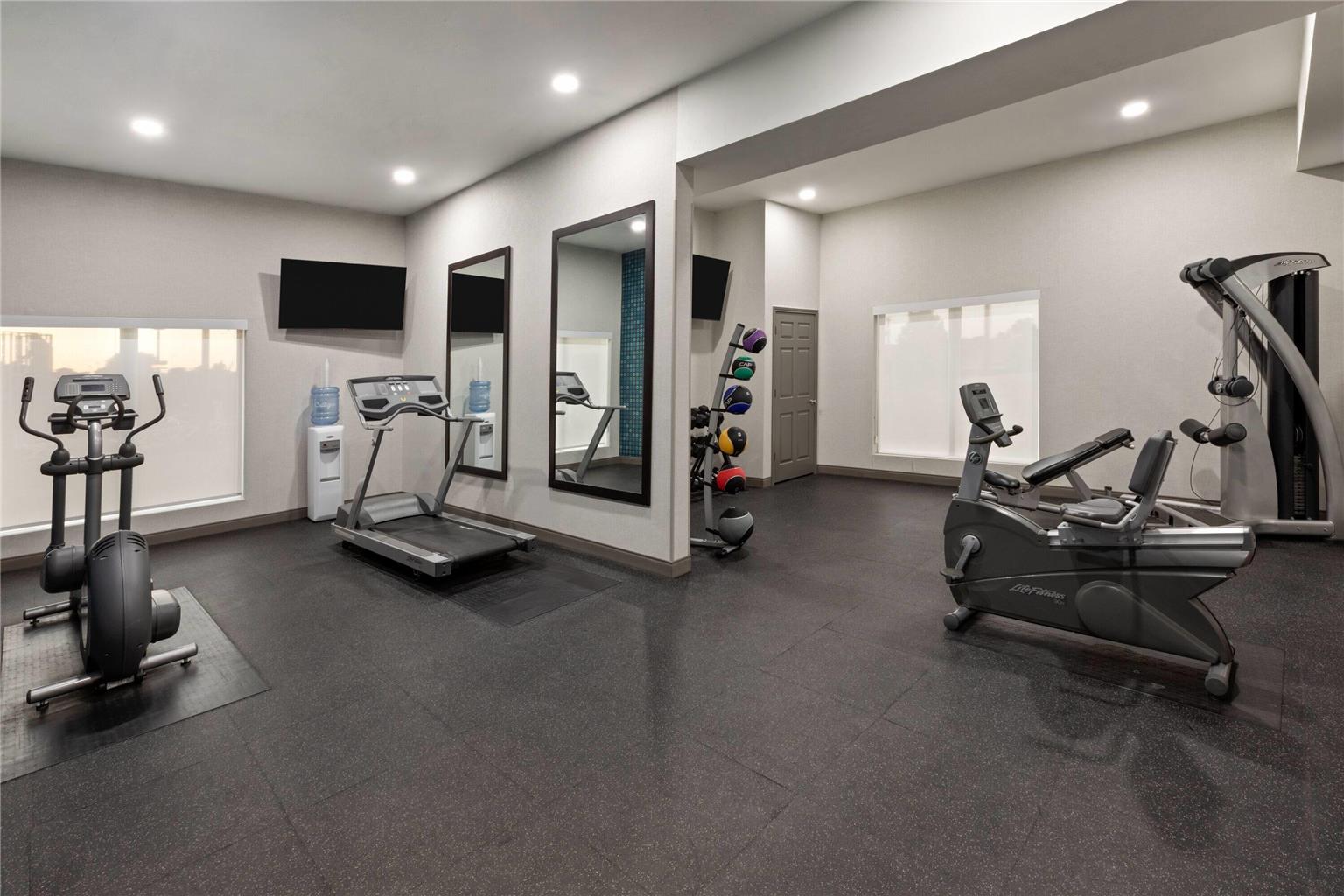 La Quinta Inn & Suites by Wyndham Oklahoma City Moore - photo 8