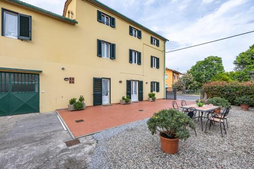 Irene Holiday Home with Patio And Parking — 4-Star Luxury Hotel in Montecatini-Terme, Italy