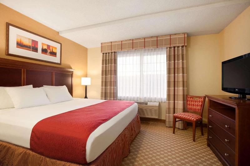 Portage Inn & Suites Kalamazoo - photo 10