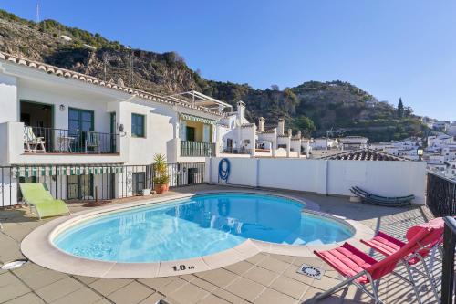 Casa la Aguanosa Con Piscina Y Vistas Al Mar — 4-Star Luxury Hotel in Frigiliana, Spain