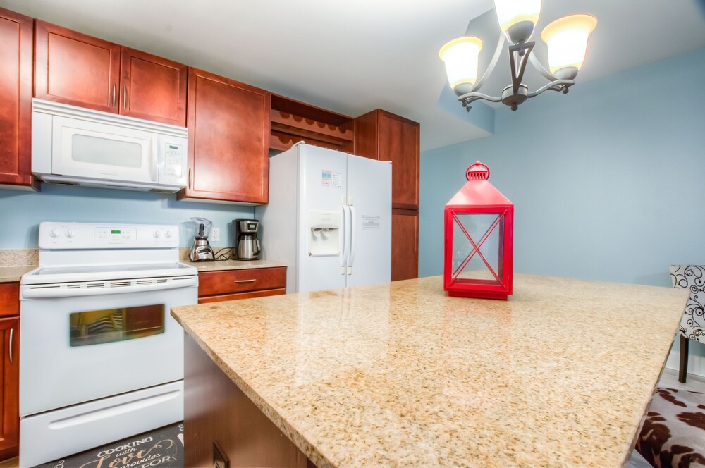 Laketown Wharf Resort by Aneliya's Rentals - photo 351