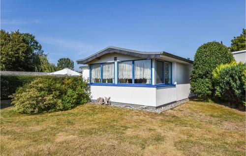 Zweizeh - carbon neutral hotel in Unknown City