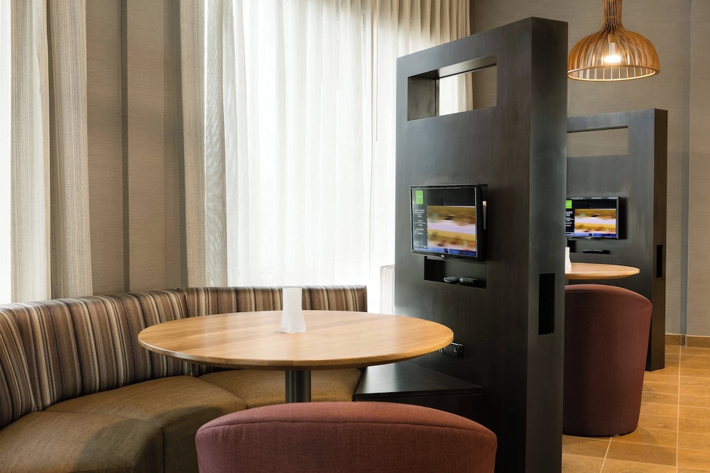 Courtyard by Marriott Omaha Bellevue Beardmore Event Center - photo 24