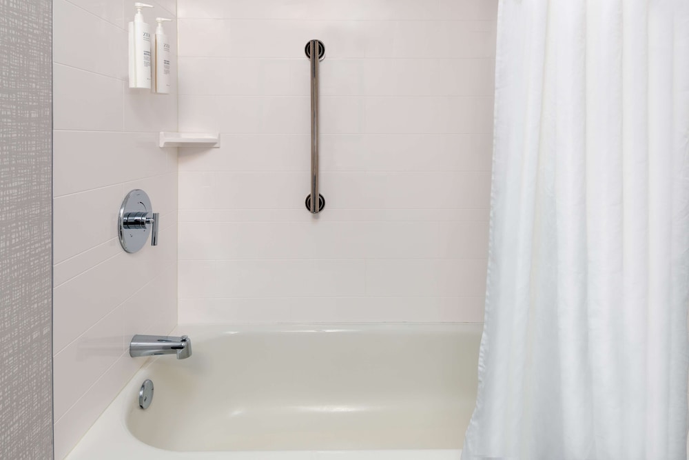 Hampton Inn Hartford Airport - photo 19