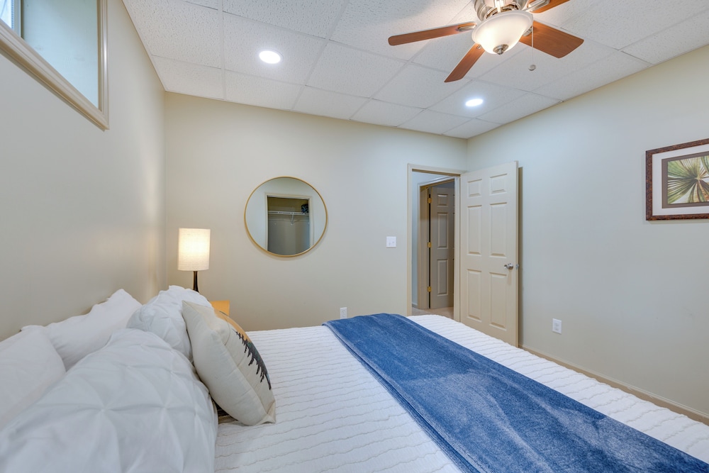 Luxe Lake Sinclair Living Private Dock and Beach — hotel in Eatonton