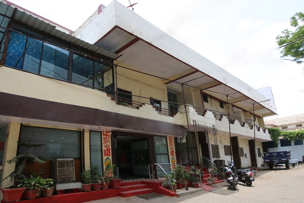 Spot On 44921 Hotel Satkar in Chhindwara, India