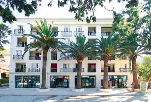 Apartments Dangubic — 4-Star Luxury Hotel in Petrovac Na Moru, Montenegro