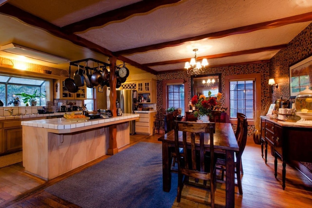 Strawberry Valley Inn - photo 8