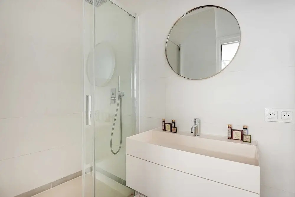 Luminous apartment 4P2BD SacrAc Coeur Montmartre G — 4-Star Luxury Hotel in Paris, France