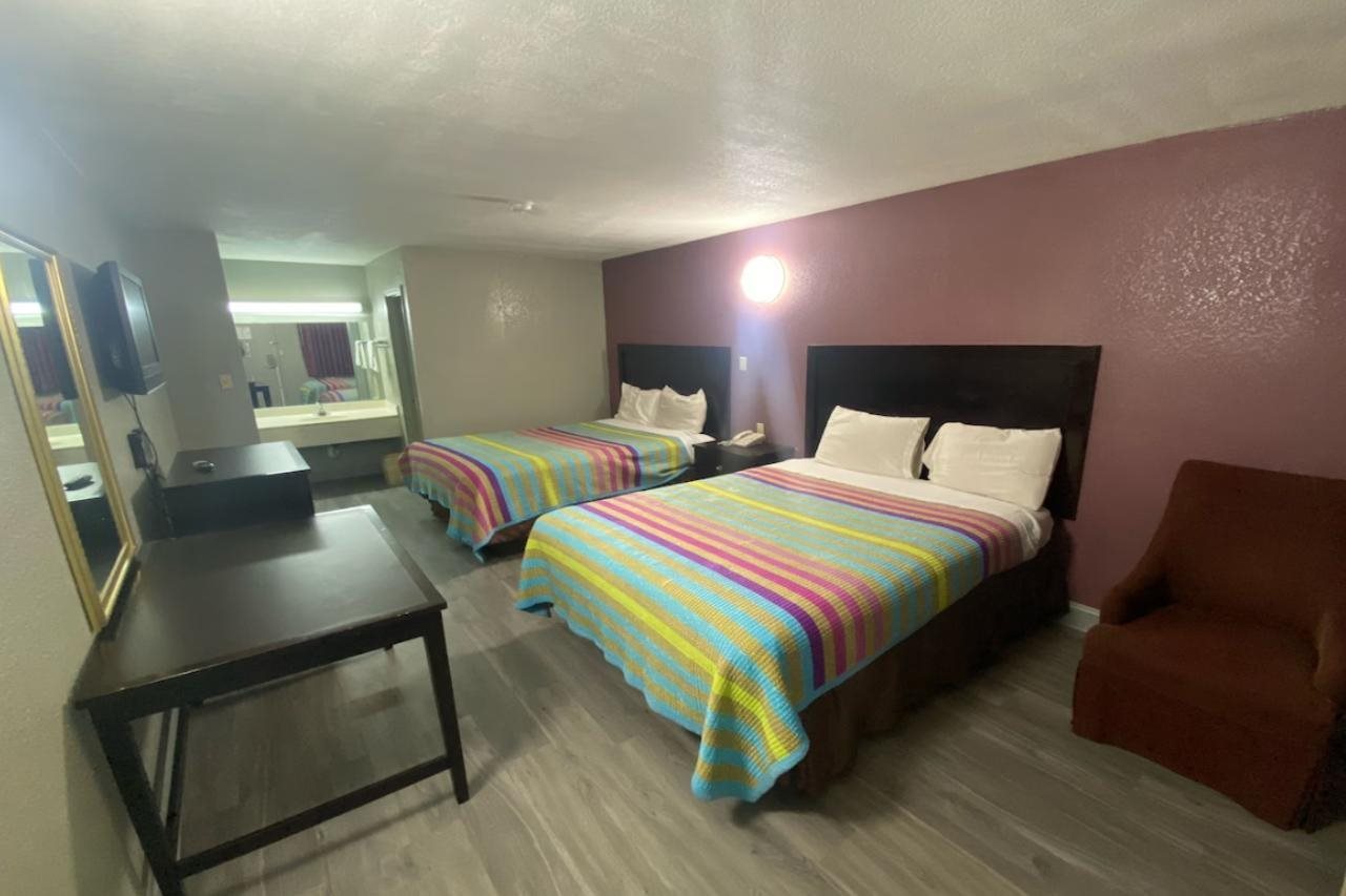 Diamond Inn - photo 4