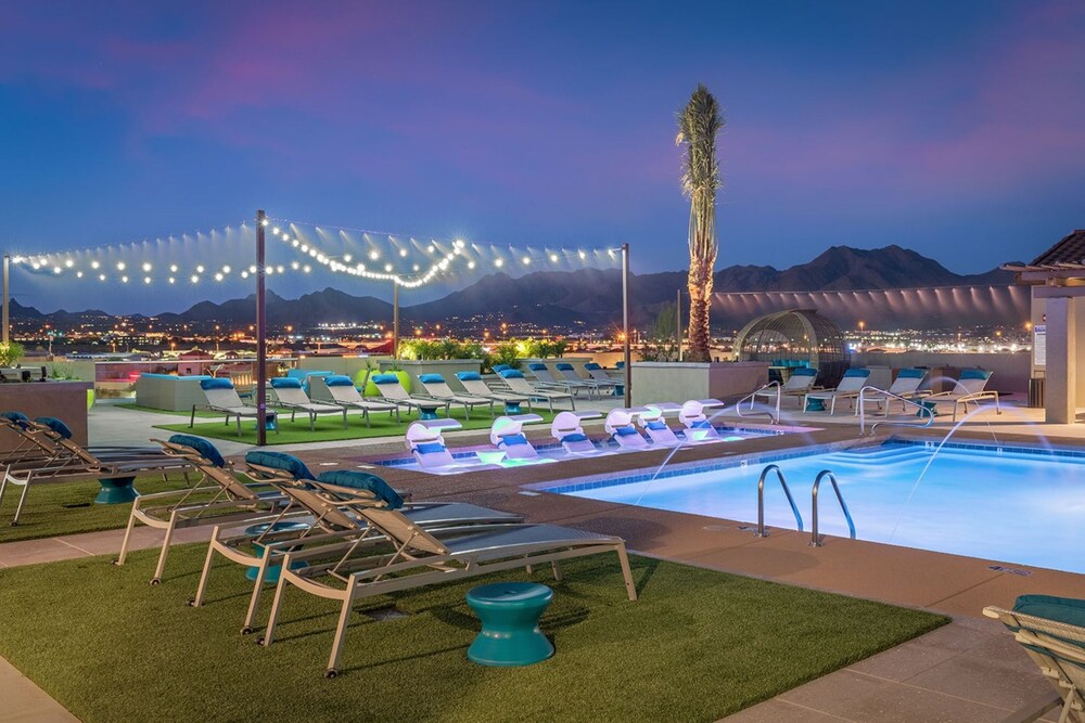 Rooftop Pool with Views King Beds Parking 1123 — 4-Star Luxury Hotel in Scottsdale, United States