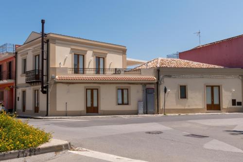 L'angolo dei Mori Holiday Home Milazzo — 4-Star Luxury Hotel in Milazzo, Italy