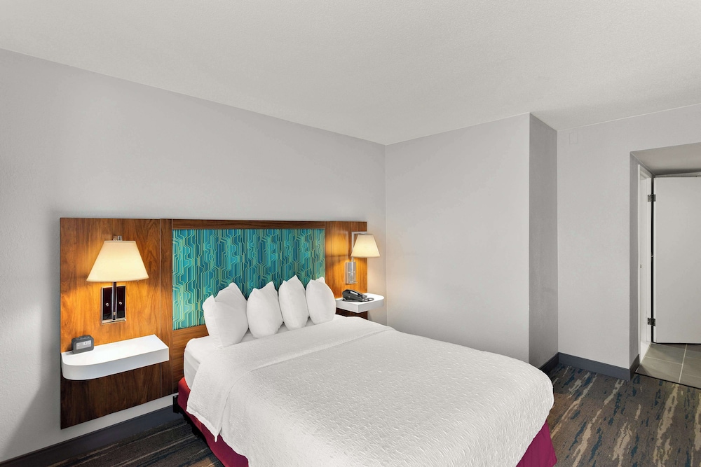 Hampton Inn Bridgeport Clarksburg - photo 19