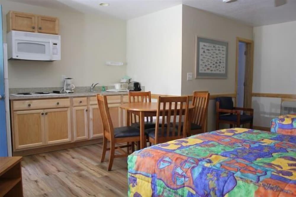 Pony Island Inn - photo 9