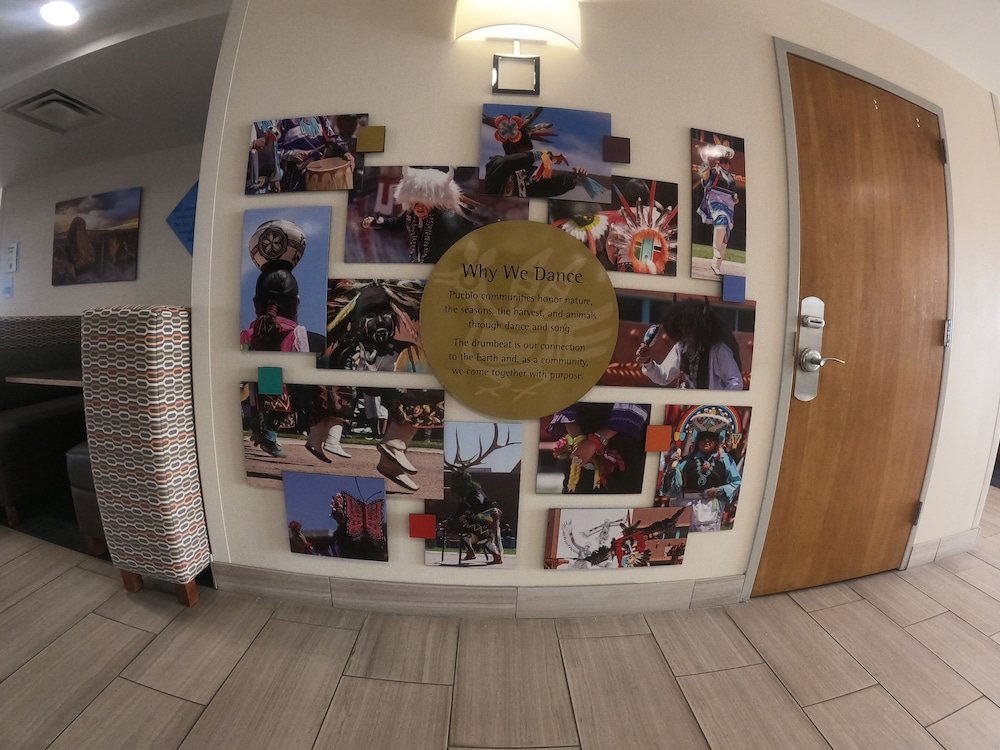 Holiday Inn Express & Suites Albuquerque Historic Old Town an IHG Hotel - photo 3