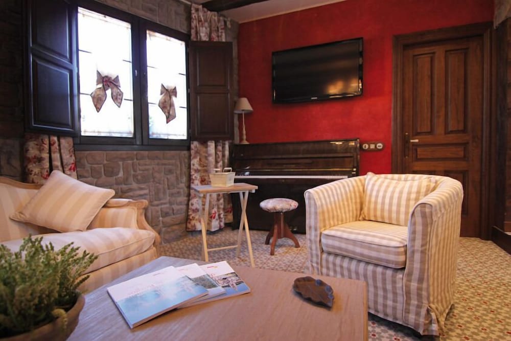 Hotel Rural La Tenada — 4-Star Luxury Hotel in Carcedo De Burgos, Spain