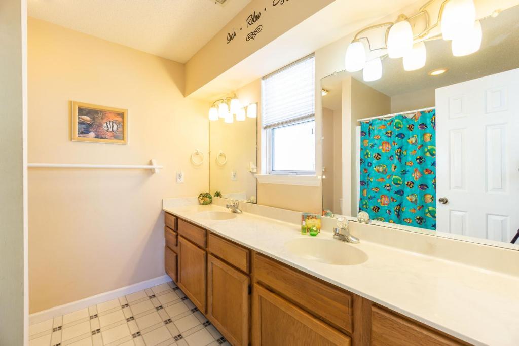 See Otter by Oak Island Accommodations - photo 14
