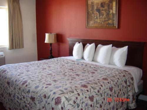Tonopah Station Hotel - photo 9