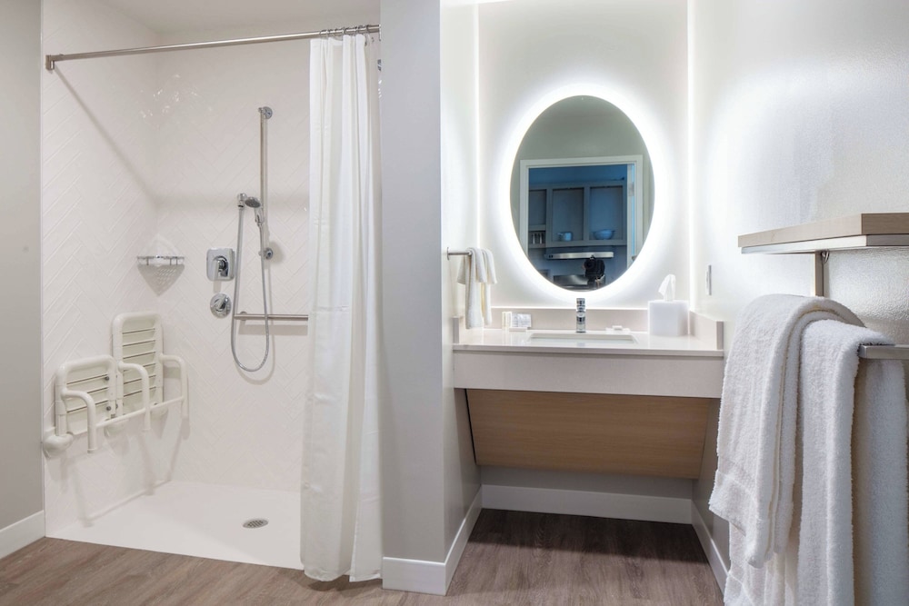 TownePlace Suites by Marriott Milwaukee West Bend - photo 18