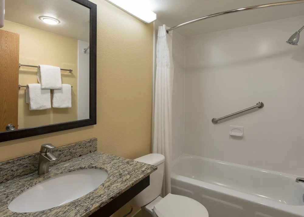 Hospitality Inn & Suites - photo 7