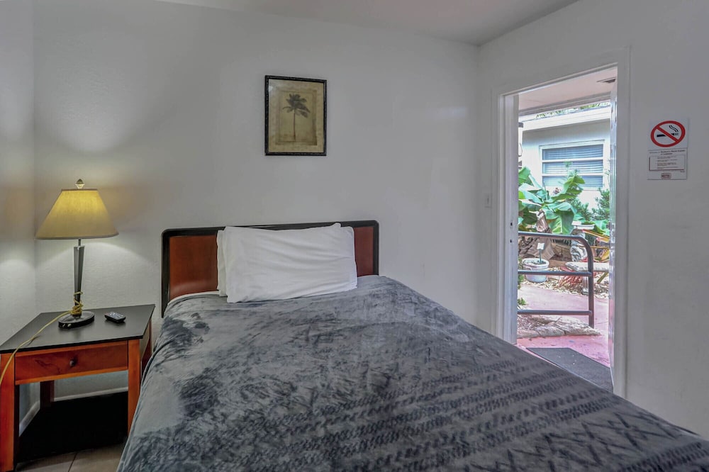 Green Seas Motel - photo 15