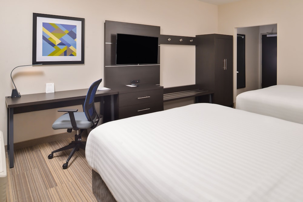 Holiday Inn Express & Suites Kansas City Lee's Summit by IHG - photo 11