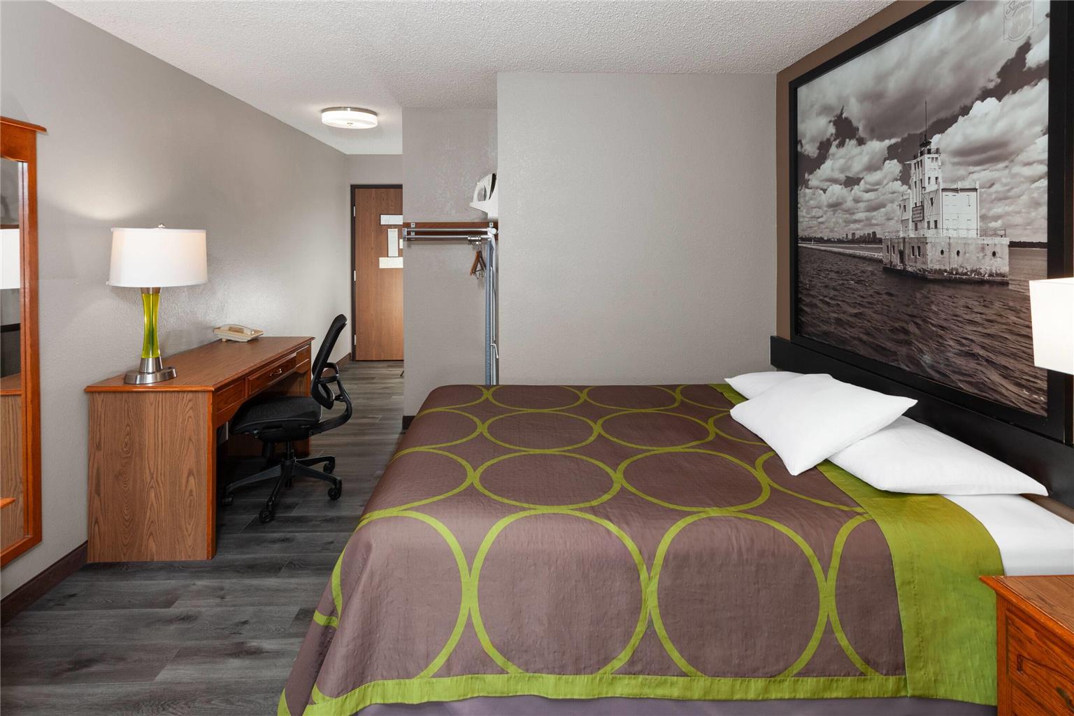Super 8 by Wyndham Green Bay Near Stadium - photo 17