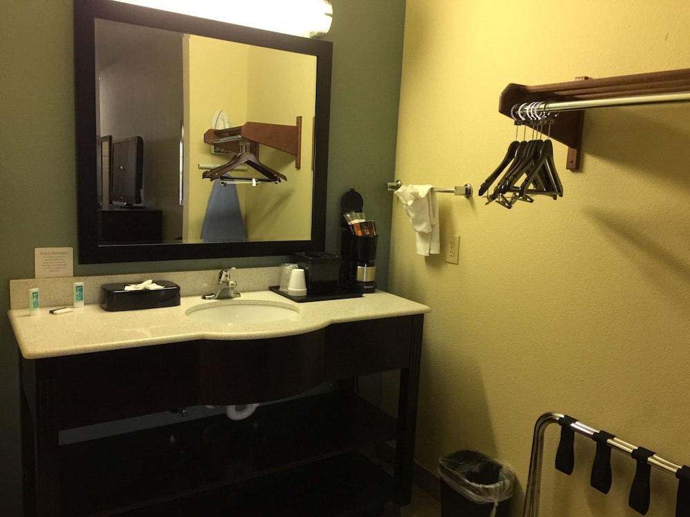 Pearsall Inn & Suites - photo 14