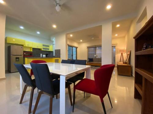 The Best Location 2BR Condo 100m to Beach and 5Ave — 4-Star Luxury Hotel in Playa Del Carmen, Mexico