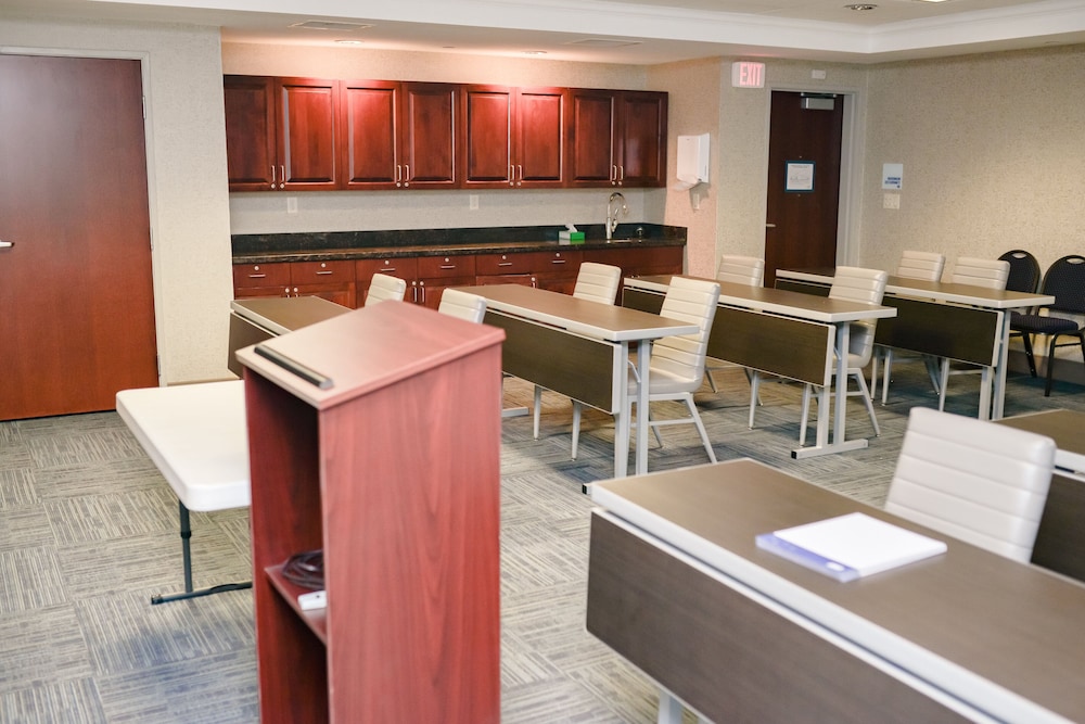 Holiday Inn Express & Suites Winona by IHG - photo 26