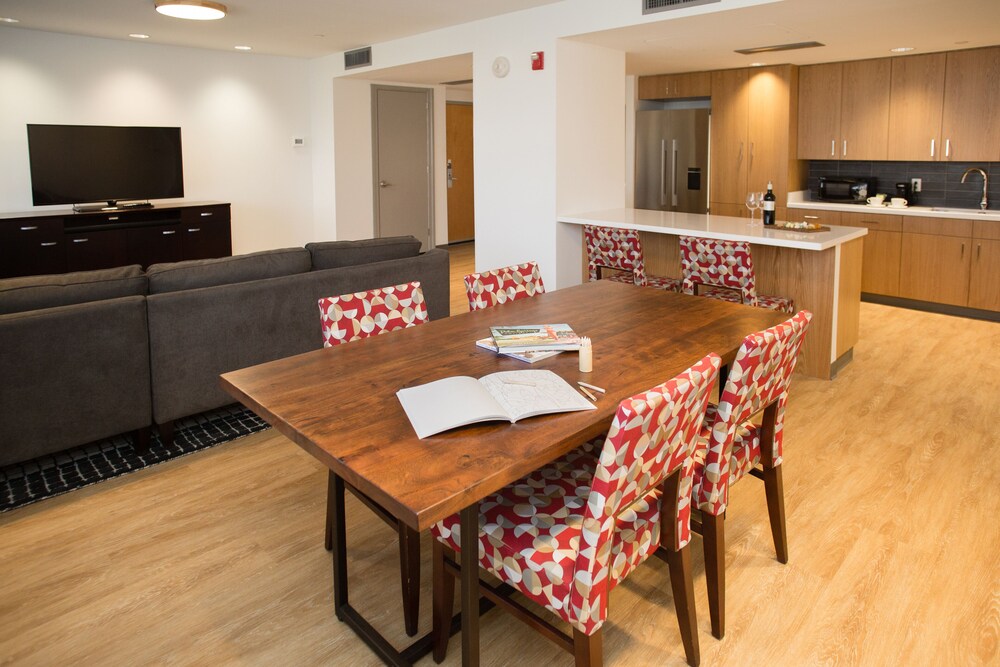 The University of Georgia Center for Continuing Education & Hotel - photo 35