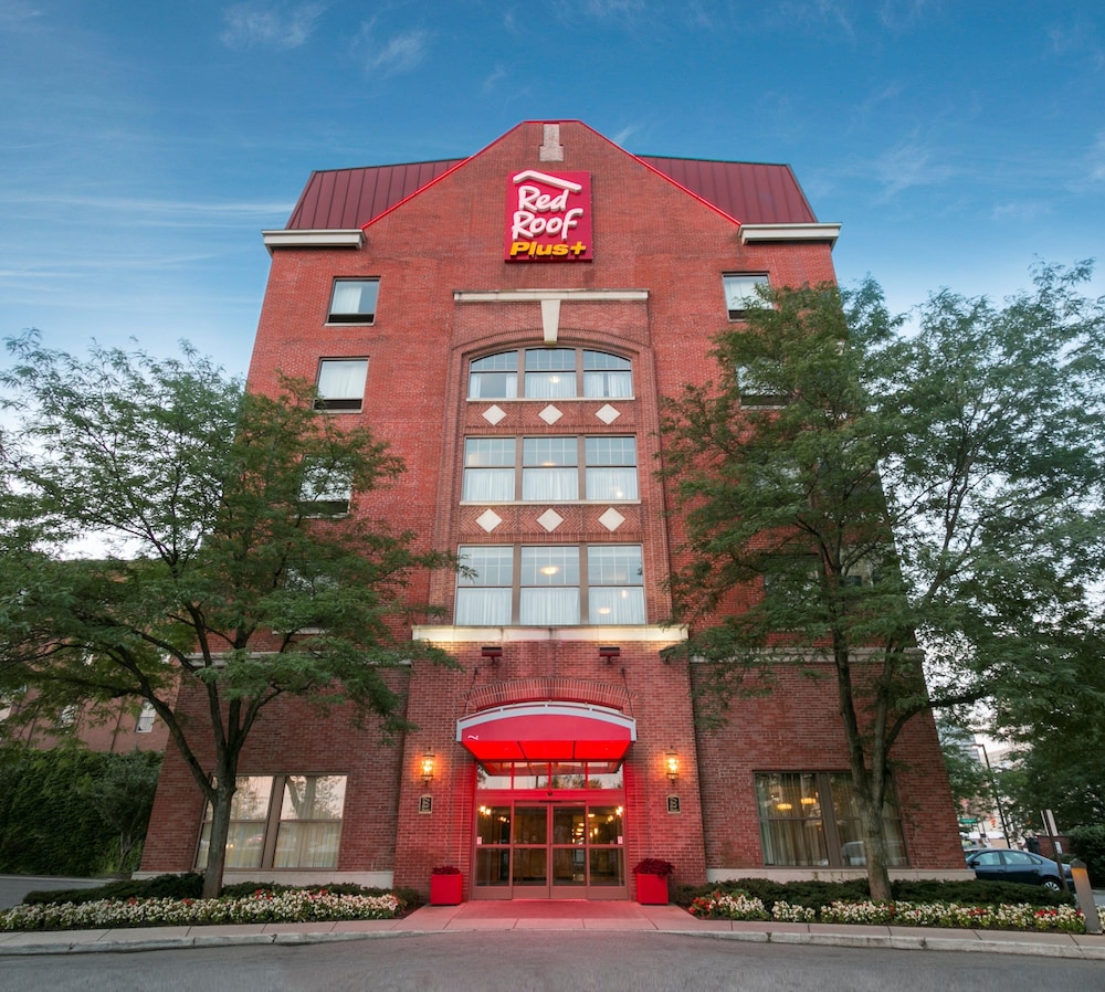 Red Roof Inn PLUS Columbus Downtown Convention Center - featured photo