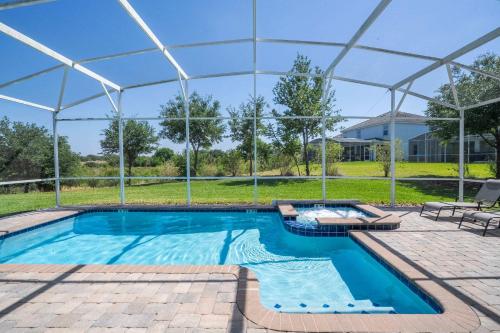 8BR Resort Cinema Themed Rooms Jacuzzi & Game Room — 4-Star Luxury Hotel in Davenport, United States