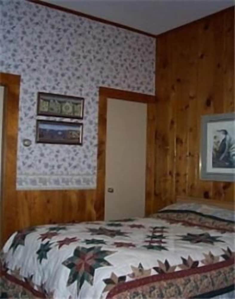 Lake Winnipesaukee Motel - photo 9