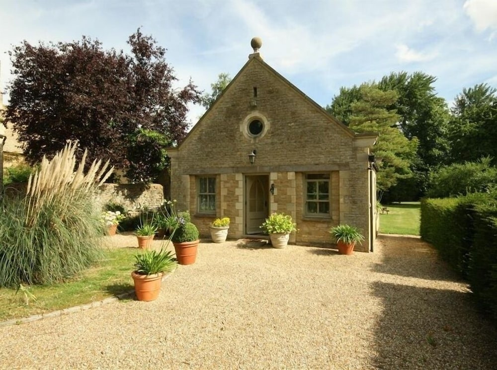 Garden Cottage 10938627 — Bampton