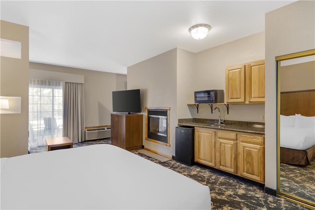 Best Western Plus Riverfront Hotel & Suites - photo 13