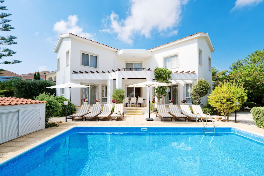 Villa Margarita — 4-Star Luxury Hotel in Pegeia, Cyprus