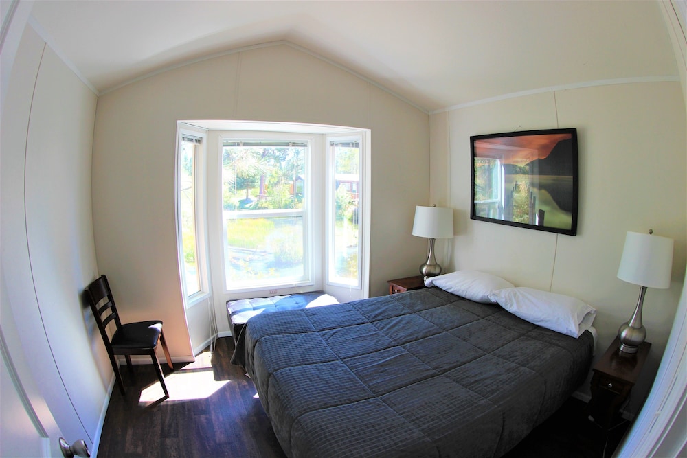 Crater Lake Resort - photo 20