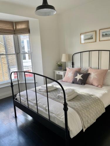 Tasteful apartment moments from the beach Bunting by Whitstable Holidays — 4-Star Luxury Hotel in Whitstable, United Kingdom