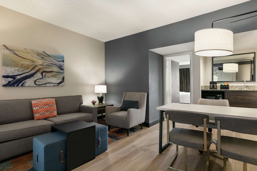 Embassy Suites by Hilton Los Angeles Downey - photo 23
