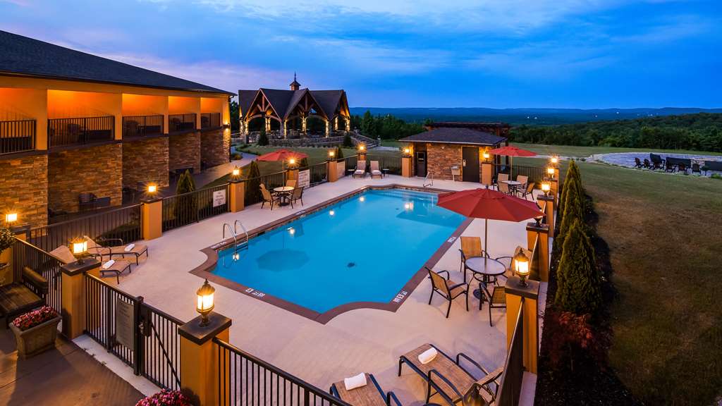 Aiden by Best Western Warm Springs Hotel and Event Center - photo 2