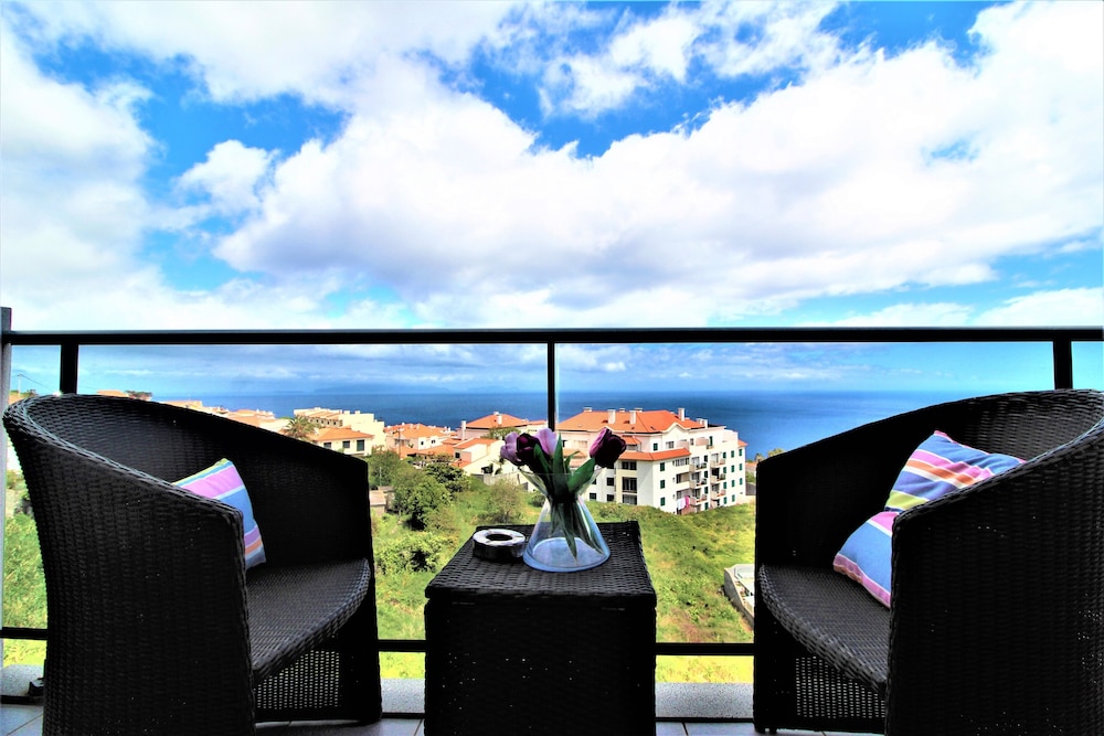 Ravioli Apartment — 4-Star Luxury Hotel in Santa Cruz, Portugal