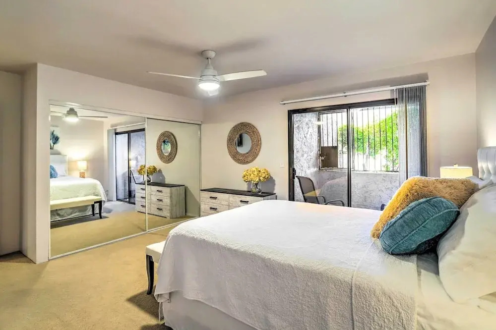Heated Pool Access Palm Springs Vacation Rental — 4-Star Luxury Hotel in Palm Springs, United States