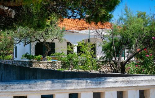 Stella - last minute hotel in Rogoznica