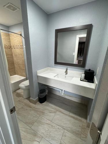 America's Value Inn - photo 24
